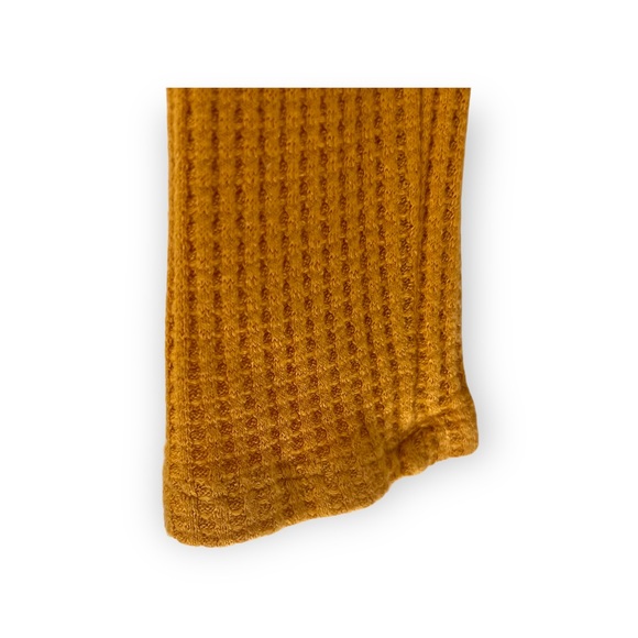 TOPSHOP Waffle-knit Long Sleeve Tee with Twisted Wrap Hem in Goldenrod NWOT - Picture 4 of 7